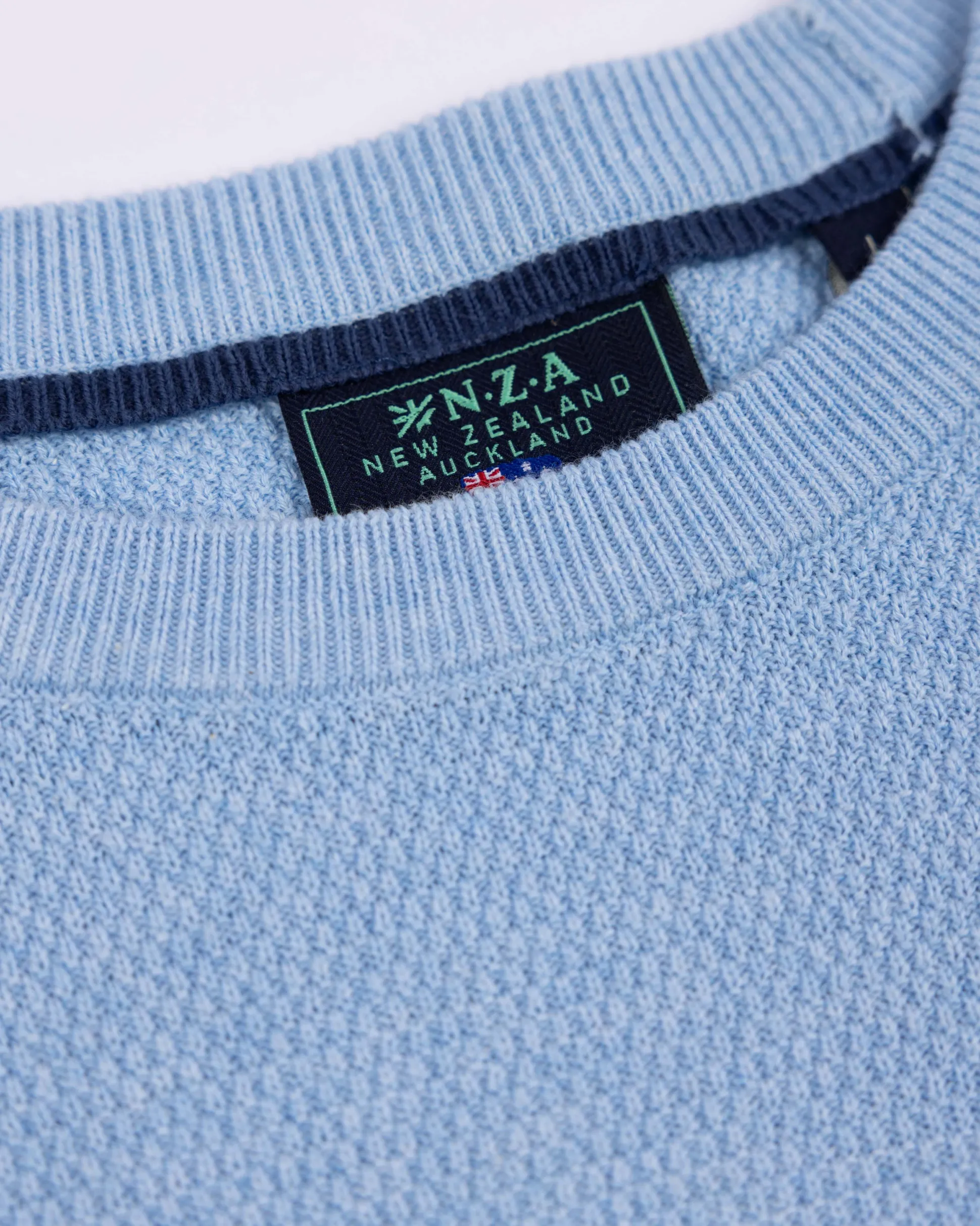 Blue plain pullover with round neck