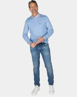 Blue pullover with round neck