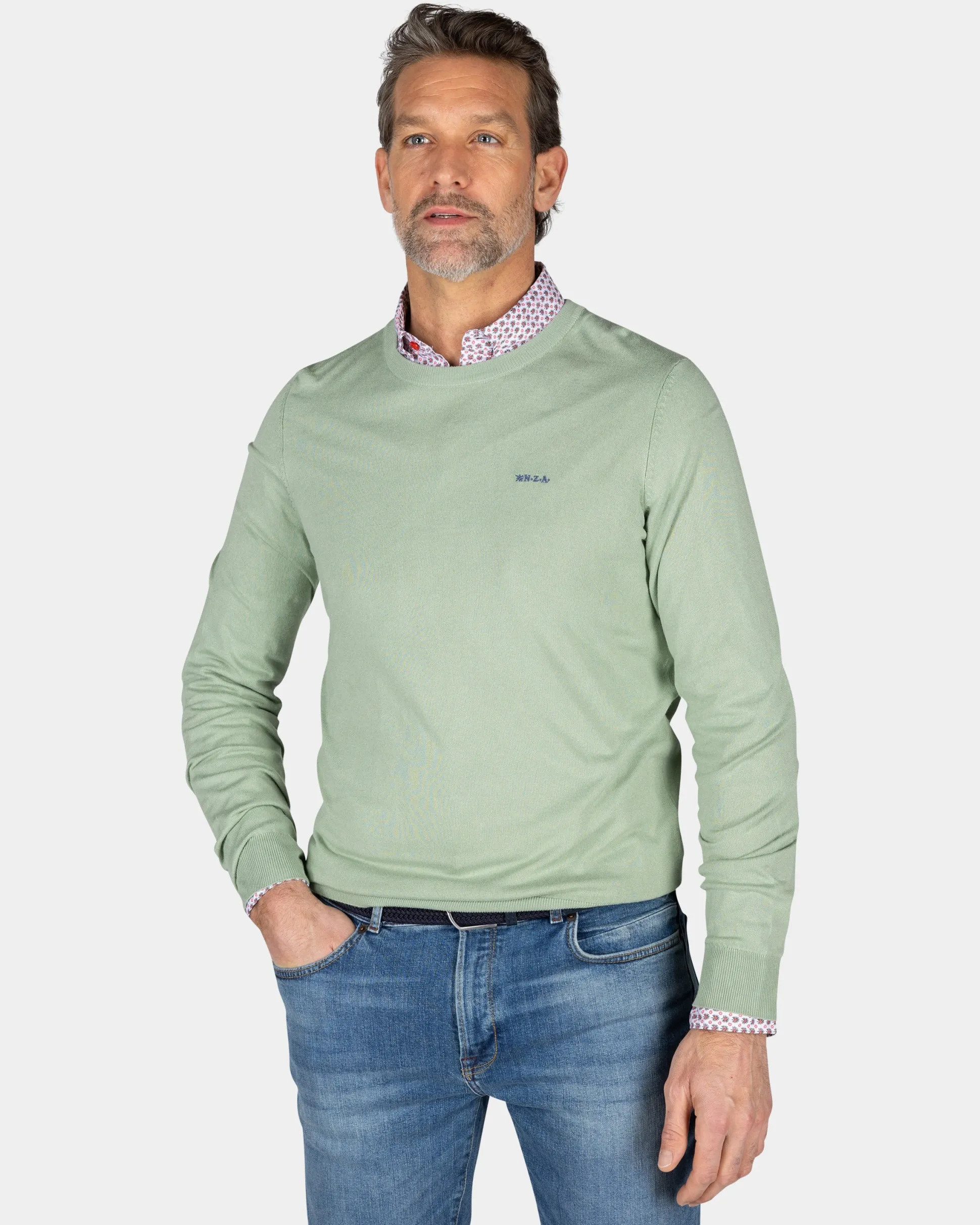 Green pullover with round neck