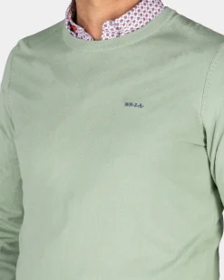 Green pullover with round neck