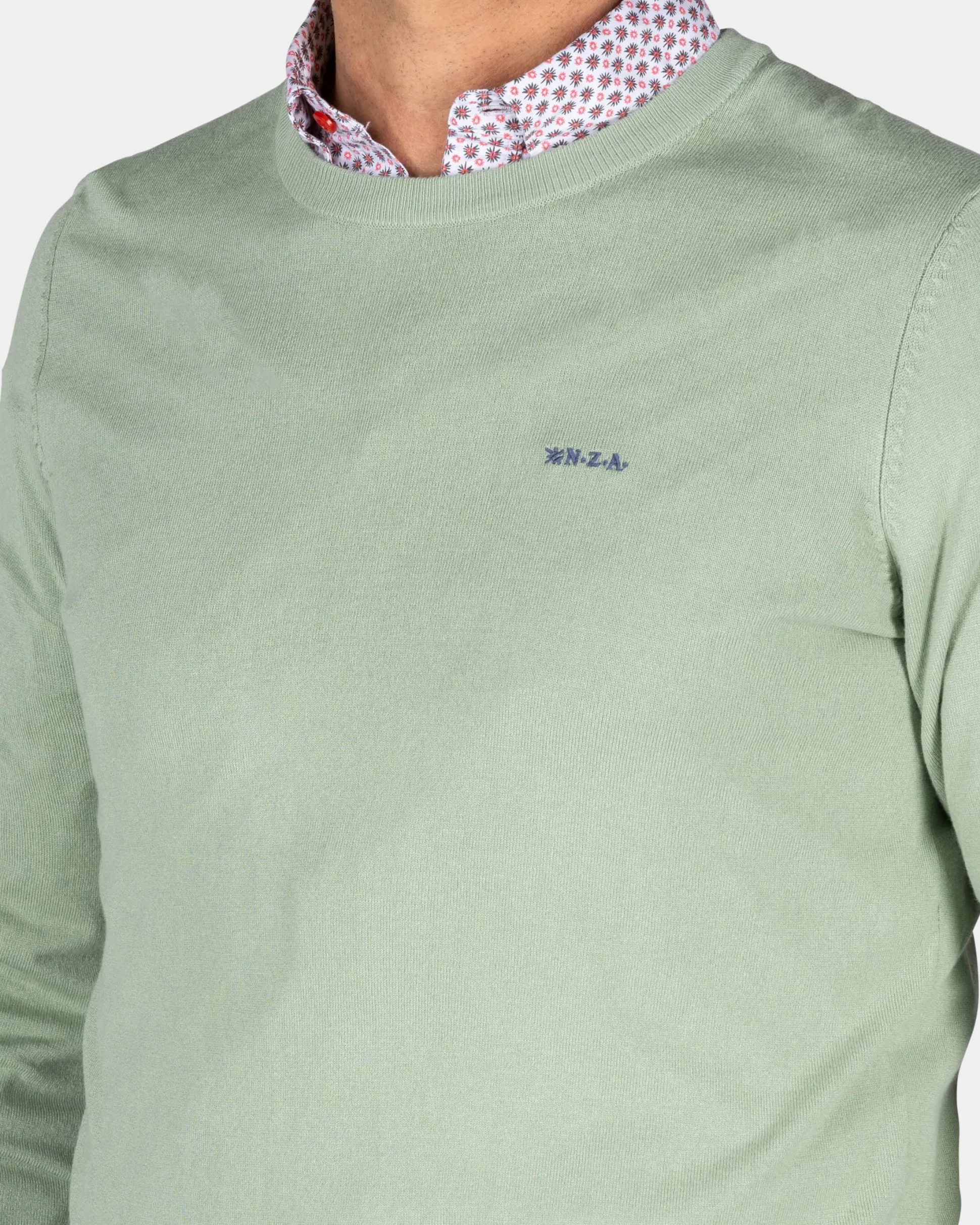 Green pullover with round neck