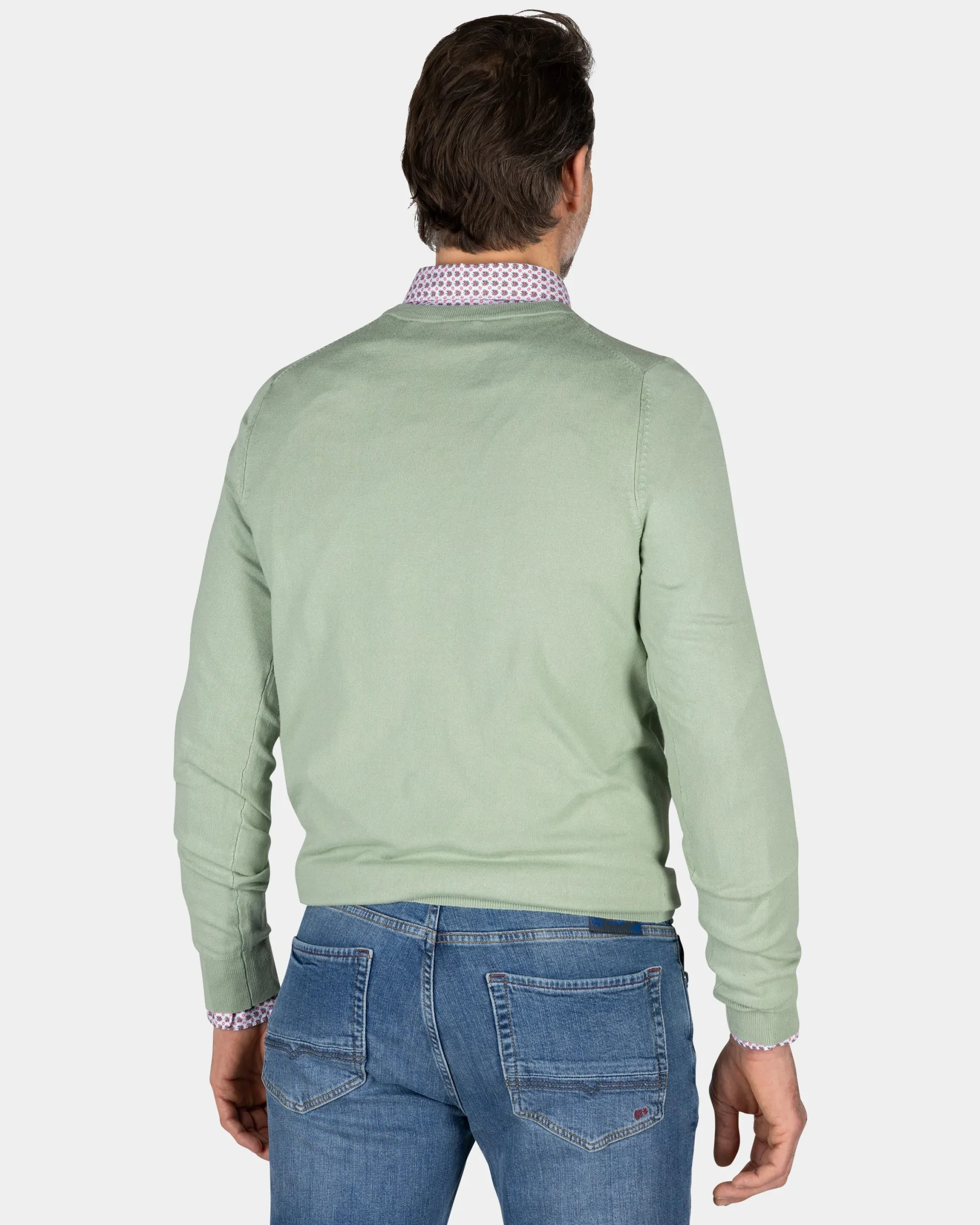 Green pullover with round neck