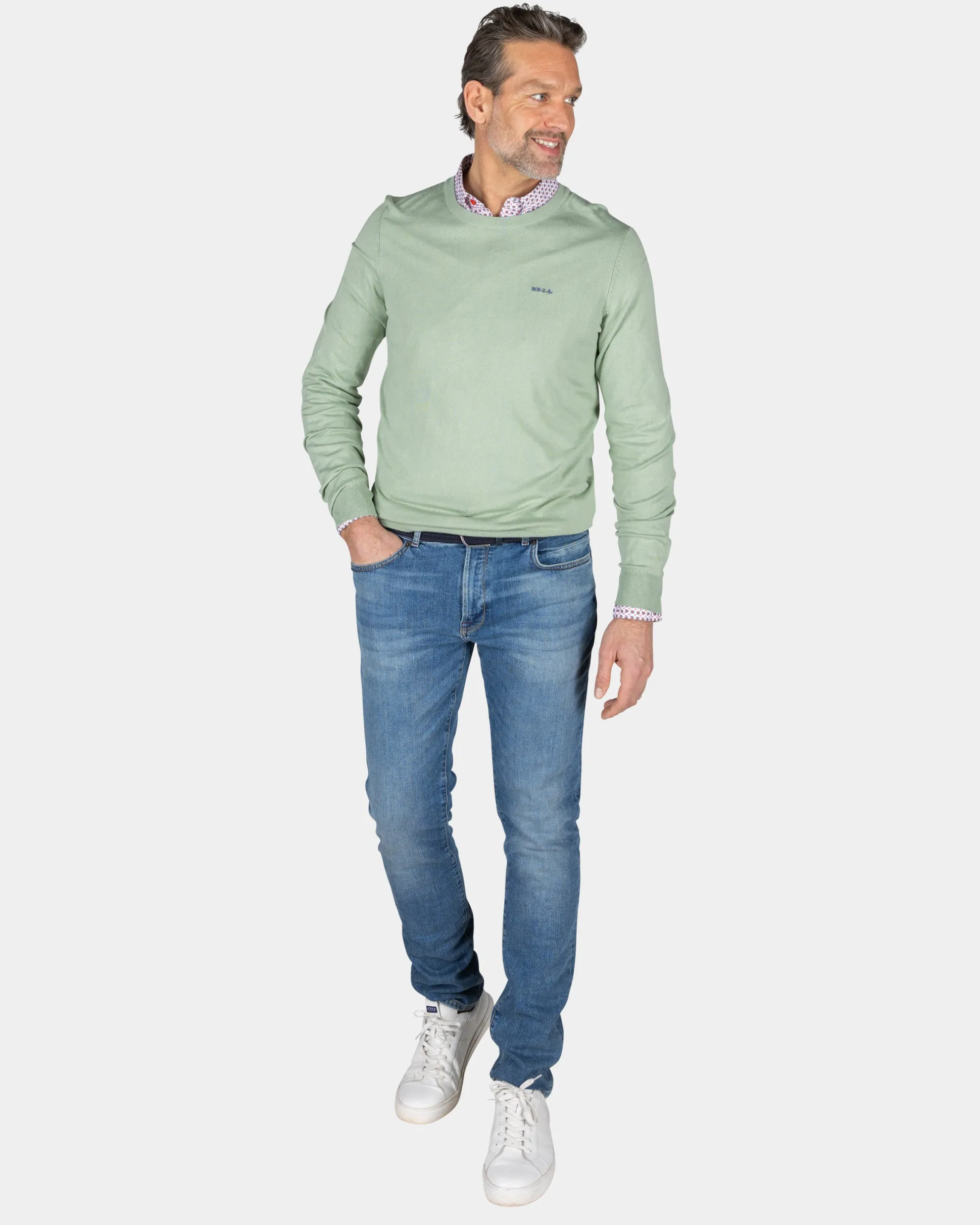 Green pullover with round neck