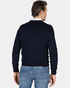 Navy pullover with round neck