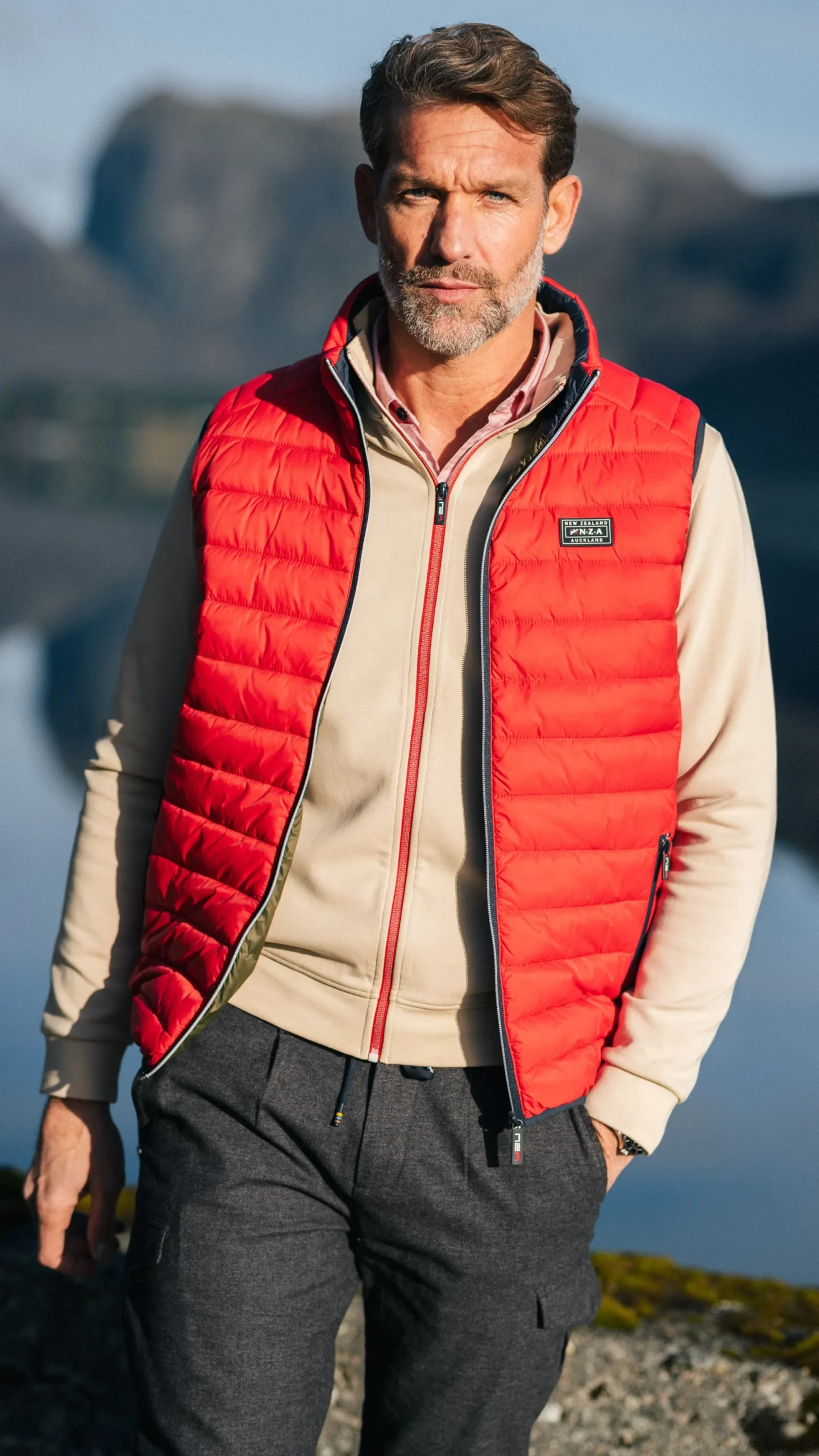 Sand-colored cardigan with red accents - Shimmering Sand