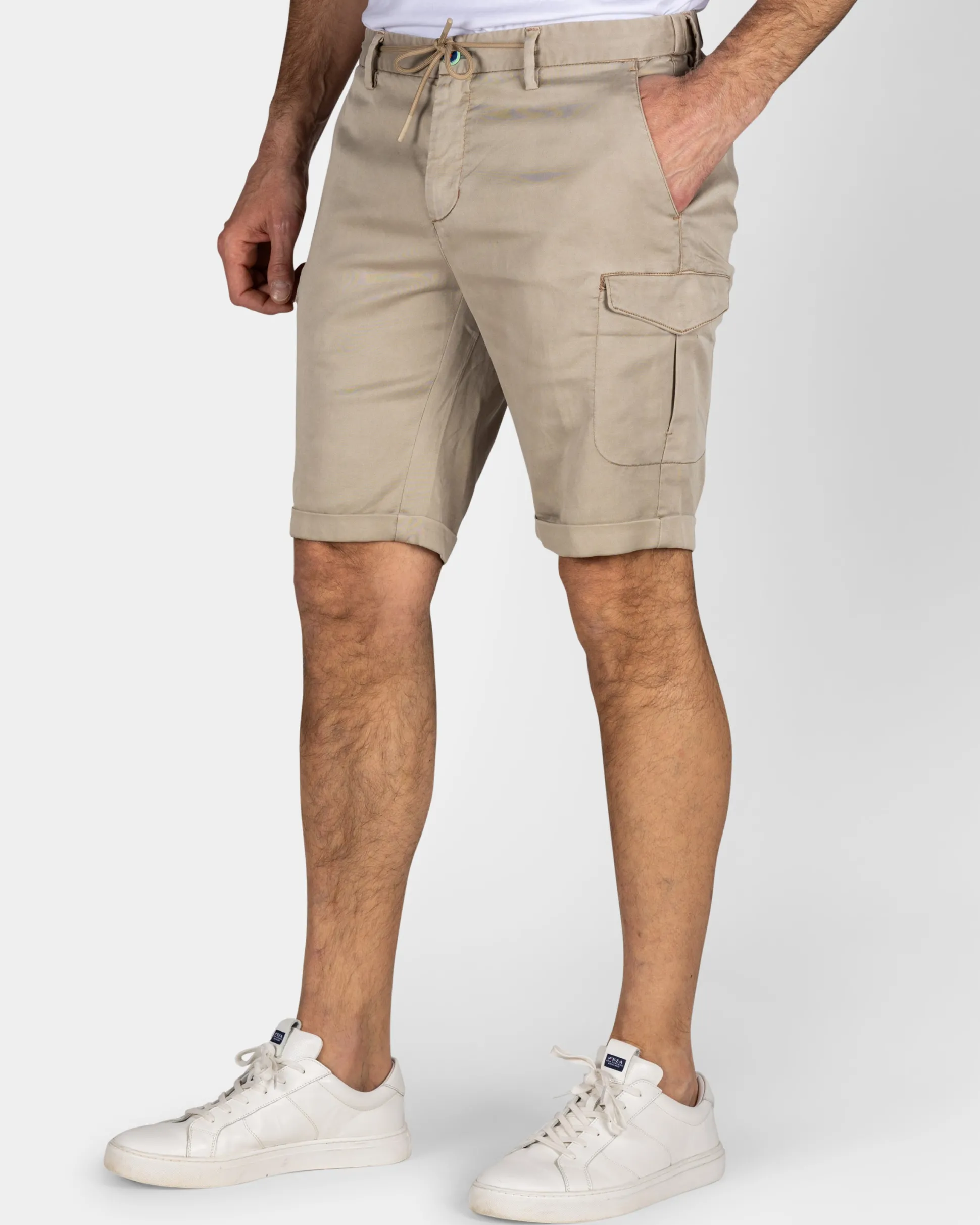 Sand-Colored Cargo Shorts with Stretch