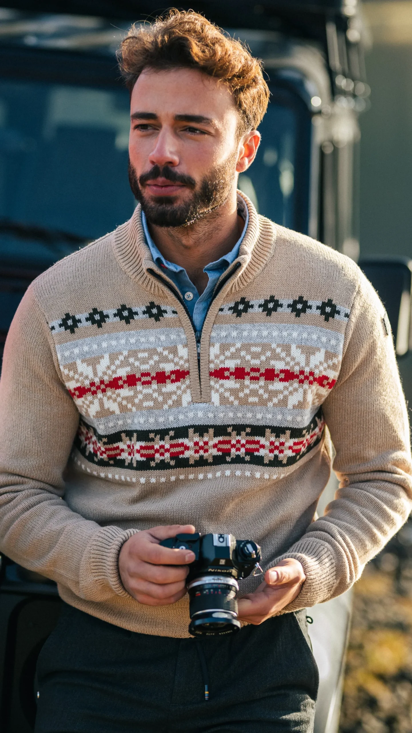 Sand-colored pullover with knitted print - Shimmering Sand
