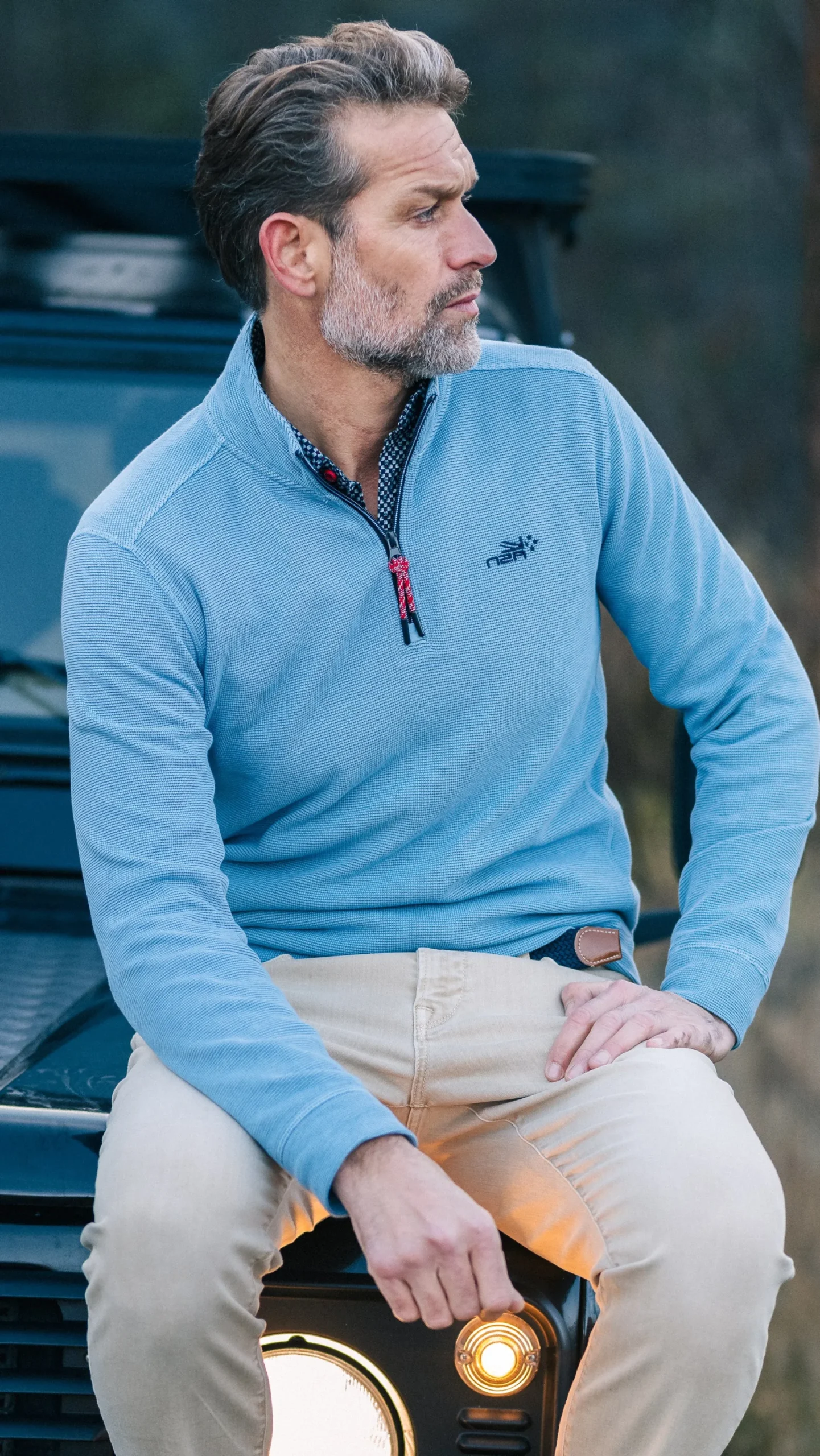 Sporty blue sweater with half-zip - Brave Blue