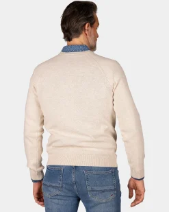 White plain pullover with round neck